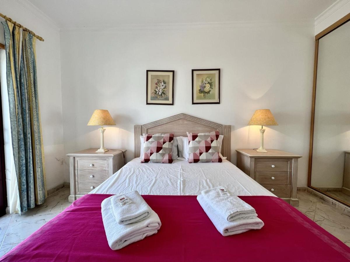 Quarteira Elegant With Pool By Homing Apartman Kültér fotó