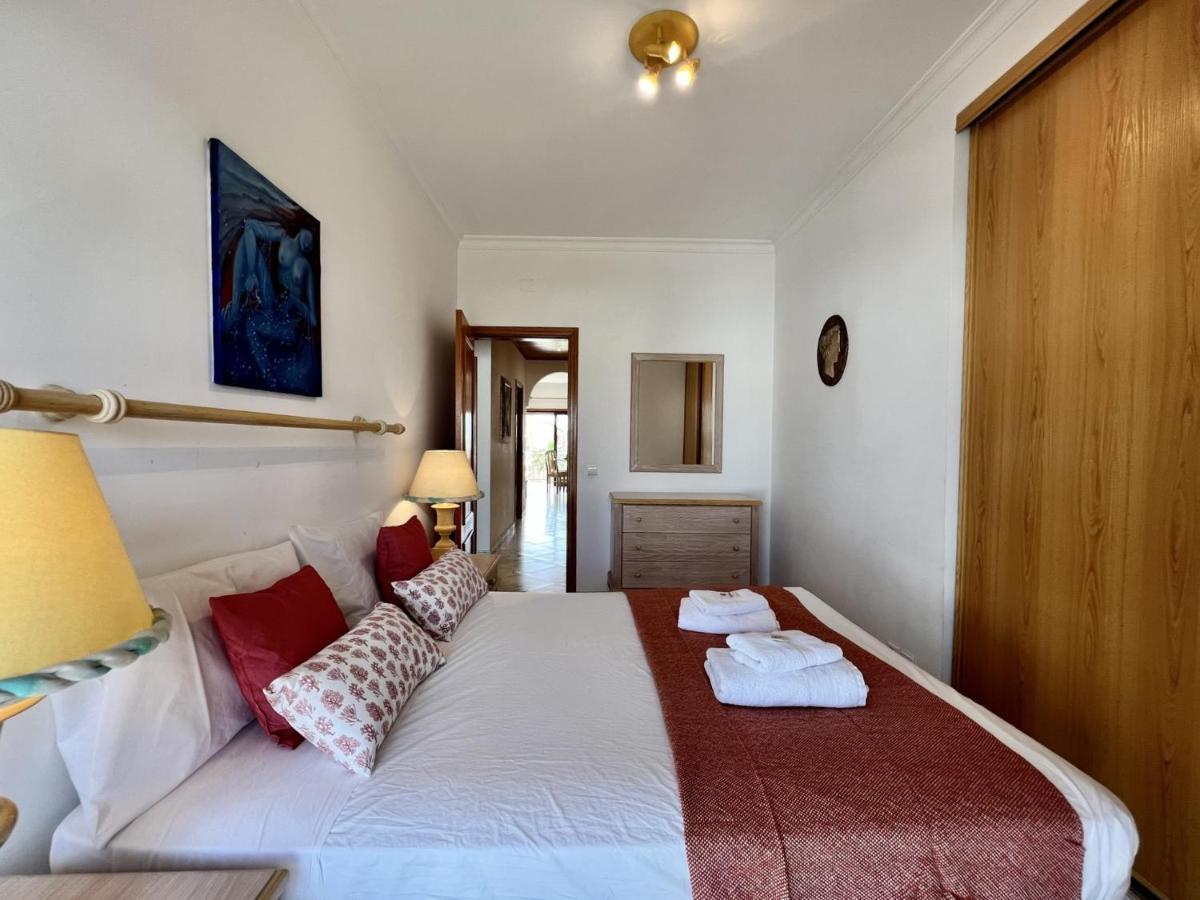 Quarteira Elegant With Pool By Homing Apartman Kültér fotó